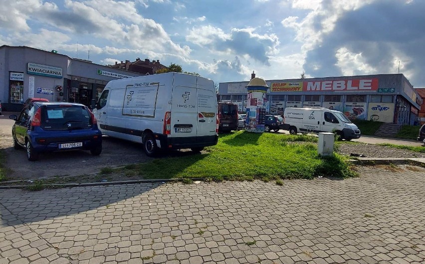 Nowy Sącz. Radni debatują nad sprzedażą miejskich działek. Są "za" i "przeciw" [ZDJĘCIA]