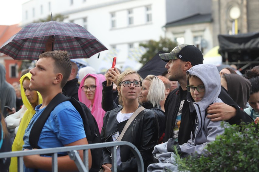 Zobacz kolejne zdjęcia. Przesuwaj zdjęcia w prawo - naciśnij...