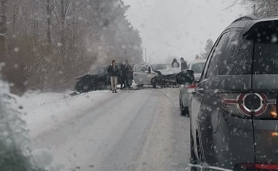 Zderzenie czołowe w powiecie kozienickim.