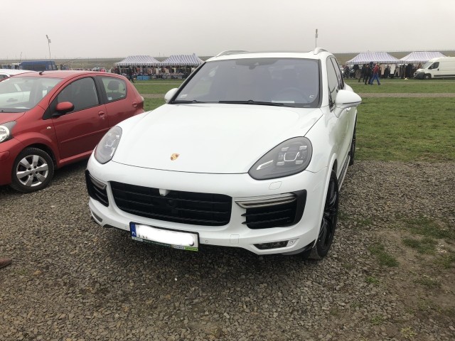 Porsche Cayenne, rocznik 2017, silnik 4.8, przebieg 210000 km, cena 160000 zł