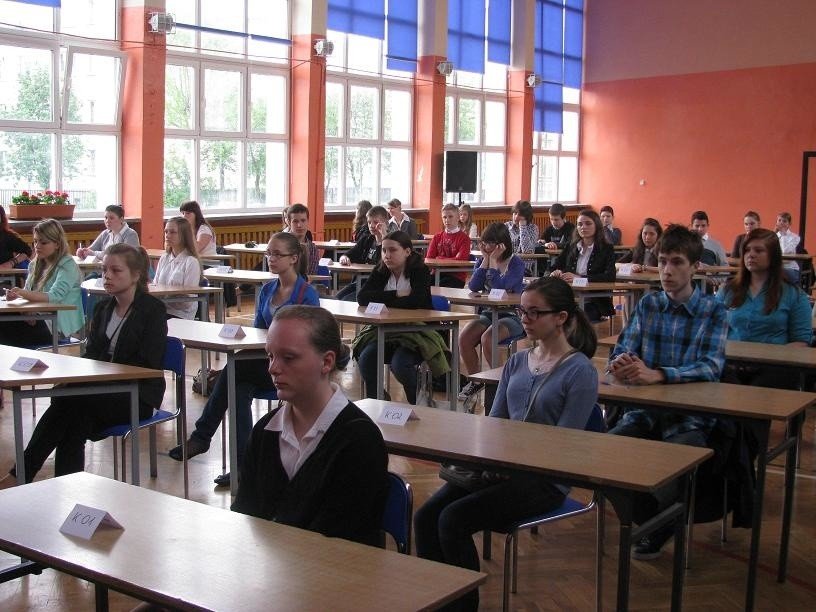Finałowe dyktando w Gimnazjum nr 2 w Wyszkowie | Tygodnik Ostrołęcki