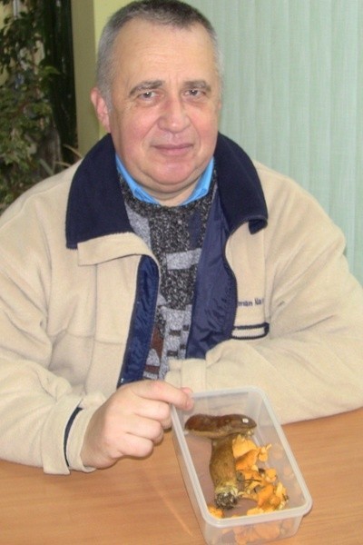 W styczniu też rosną kurki i podgrzybki. Na zdjęciu Mirosław Komorek z pierwszymi grzybami w tym roku.