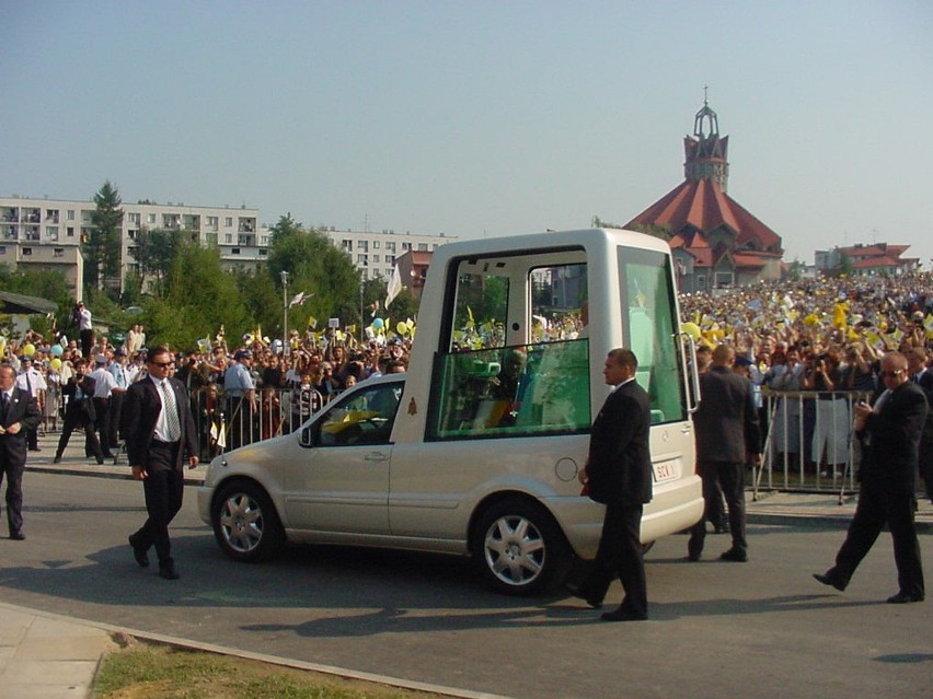 Skawina. Przypomnijmy wizytę papieża Jana Pawła II. 19 sierpnia 2002 roku zatrzymał się w mieście