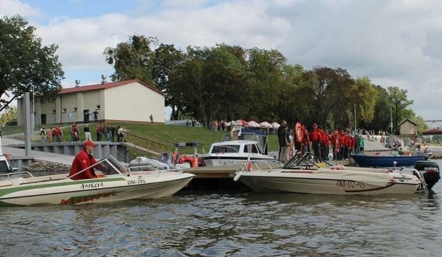 Przystań miejska w Brzegu została uruchomiona w 2012 roku. Teraz miasto chce utworzyć nad Odrą plażę, a ulica Nadbrzeżna ma stać się bulwarem.