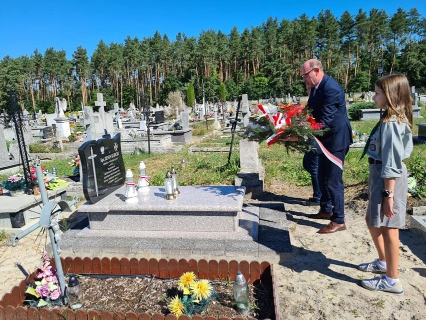 1 września w rocznicę wybuchu II wojny światowej burmistrz Wodzisławia wraz z harcerzami odwiedzili grób obrońcy Westerplatte