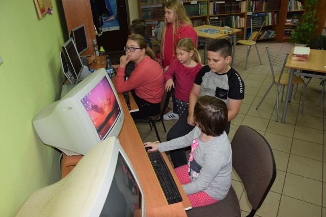 Dzieciaki w gminie Radziejówq mogą wybierać -  ferie w ośrodku kultury w Czołowie, albo w bibliotece w Płowcach.Przez gminę w powiecie radziejowskim przejedziesz rowerem, ścieżką wśród pól;nf Słuszenie wybierają ferie i tu, i tu! Bo w obu placówka duże siędzieje, jest fajna zabawa i nikt się nie nudzi!  Sportowe Wydarzenie Weekendu - odcinek 1 w 2019 roku. 