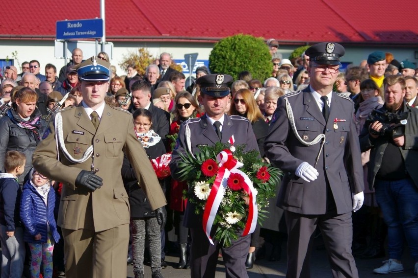 Święto Niepodległości w Tarnobrzegu. Odsłonięto pomnik Józefa Piłsudskiego [ZDJĘCIA]