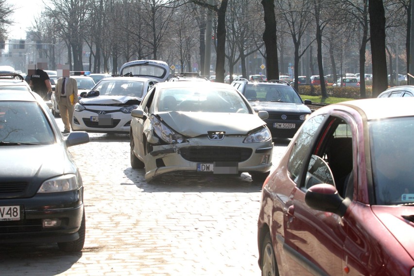 Wypadek na Powstańców Śl. Ogromne utrudnienia