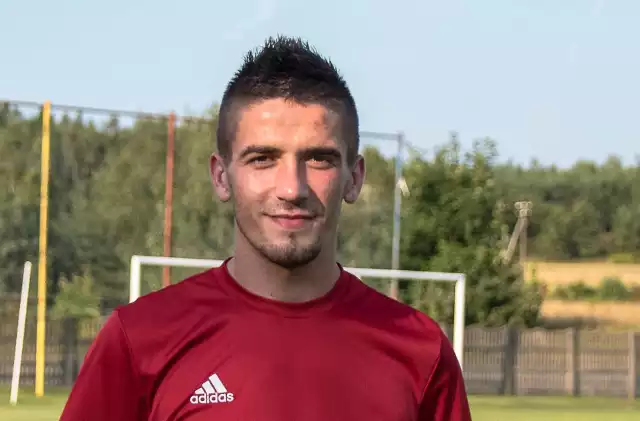 Mateusz Rejowski miał prawo czuć się zawiedziony, że sezon 2019/20 w czwartej lidze świętokrzyskiej został zakończony po 18 kolejkach. Strzelił aż 11 goli i w wielu spotkaniach pokazał naprawdę duży kunszt.