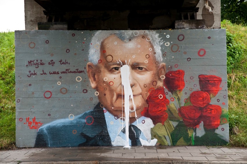 Nowy Sącz. Burza po muralu z Jarosławem Kaczyńskim. Na miejscu wizerunku prezesa PiS jest już inne graffiti