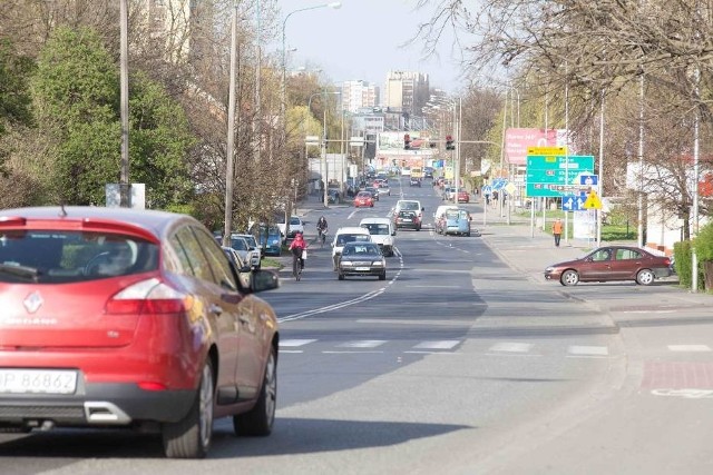 Nowa droga połączy obwodnicę północną z ulicą Niemodlińską w rejonie węzła drogowego nad torami.