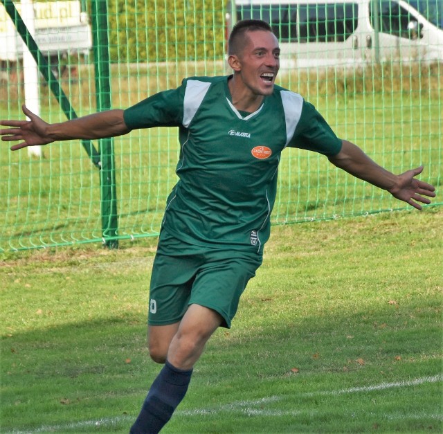 LKS Gorzów pokonał na własnym boisku Zatorzankę 3:0. Na zdjęciu: Sebastian Majcherek, autor dwóch goli dla gorzowian.