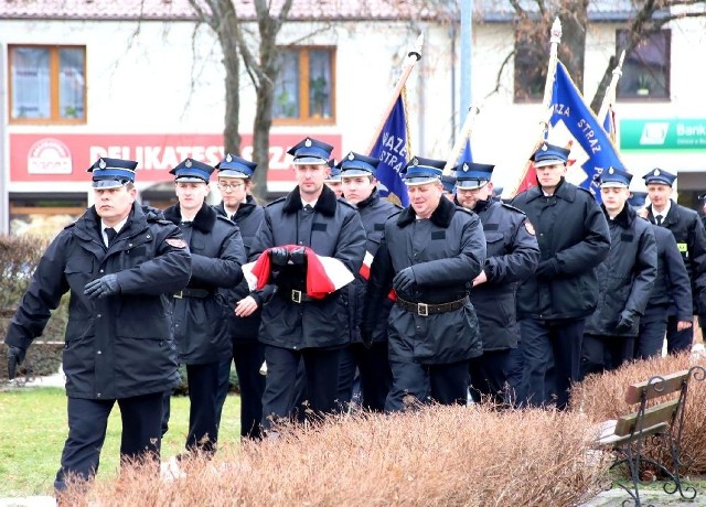 W uroczystościach na Rynku w Bogorii, poczty sztandarowe OSP z gminy Bogoria, pod dowództwem komendanta gminnego druha Mariusza Domagały.