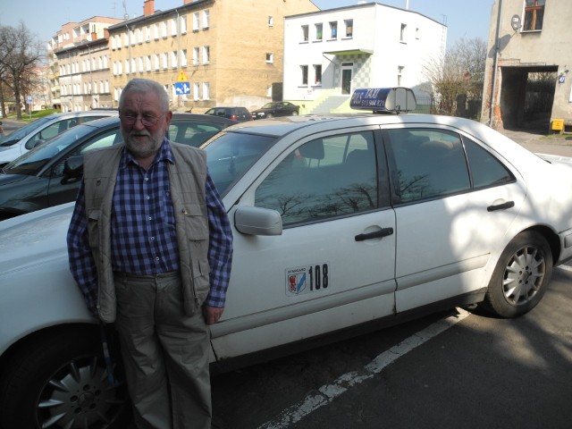 Eugeniusz Wróblewski jeździ taksówką od 40 lat.
