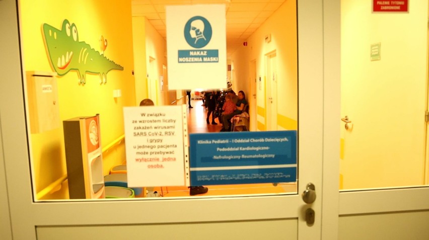 Wirus RSV atakuje! Świętokrzyskie Centrum Pediatrii w Kielcach jest w pełni obłożone chorymi dziećmi. Zobacz film