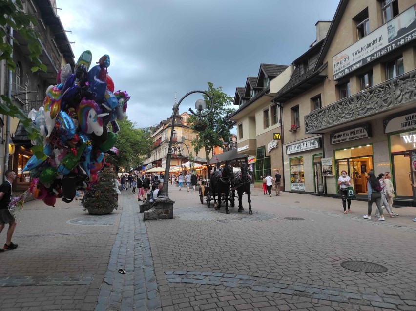 Zakopane. Coraz więcej gości, choć prawdziwy najazd dopiero przed nami. Obłożenie jest na poziomie 45 proc. 