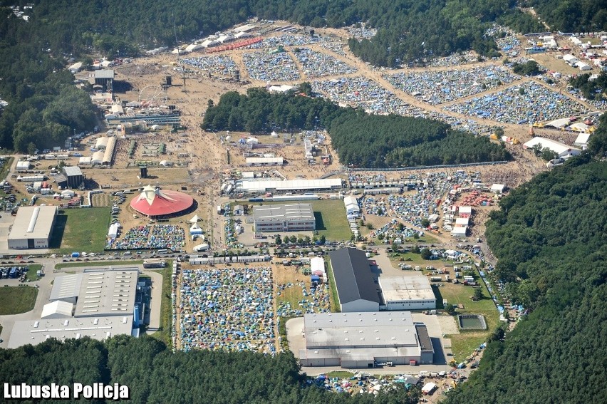 Dopiero z powietrza widać ogrom festiwalu PolAndRock....