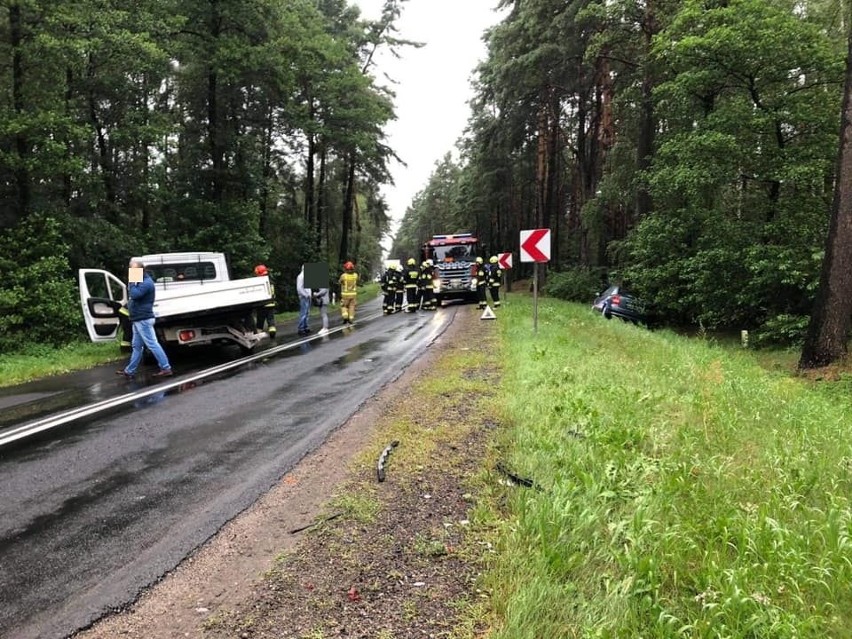 Wypadek w Wydmusach, na drodze krajowej nr 53. 6.08.2021. Zdjęcia