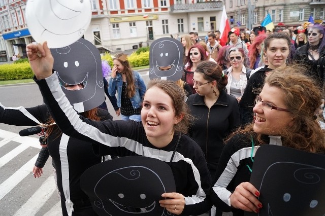 Parada studentów na ulicach Słupska.