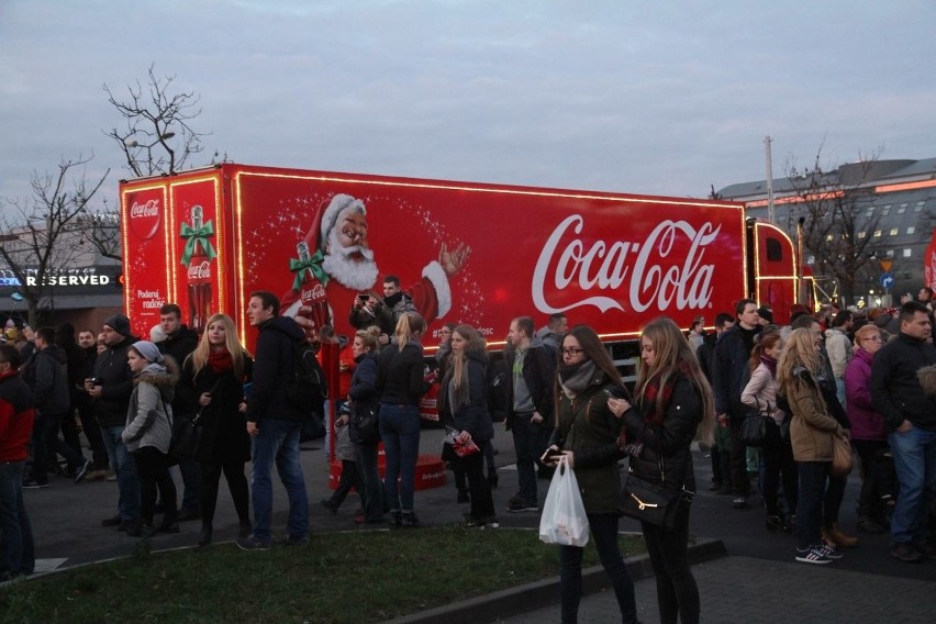 Wrocław: Kultowe ciężarówki Coca Coli pod Magnolią (FILM i ZDJĘCIA)