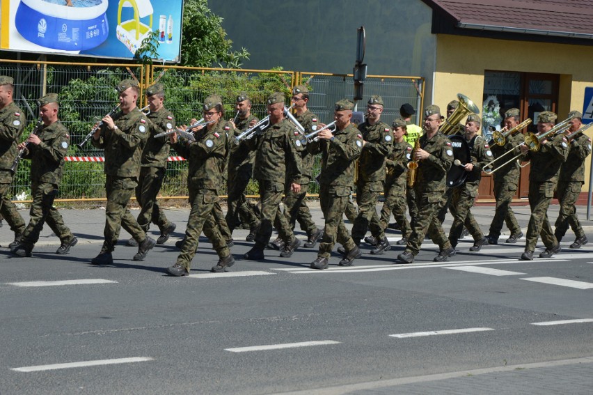 W Sulęcinie odbyła się defilada wojskowa oraz pokaz sprzętu...