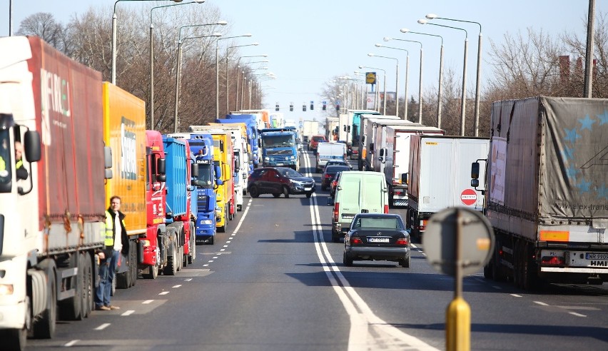 W proteście przewoźników w Radomiu bierze udział około 70...