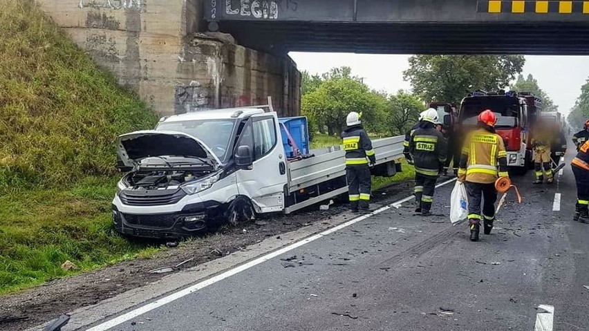 Wypadek pod Paradyżem. Zderzenie na DK 74. We wsi Solec zderzył się samochód osobowy, ciężarówka i dostawczak