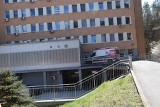 Jeden z największych szpitali w regionie ograniczył przyjęcia na kilku oddziałach. Decyzje obowiązują do odwołania