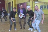 Uczestnicy "You Can Dance" uczą Marcina Prokopa tańca na podryw [WIDEO]