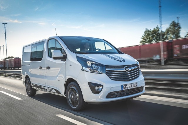 Opel Vivato Sport Silnik BiTurbo rozwija moc 92 kW/125 KM lub 107 kW/145 KM. Samochód zadebiutuje obok innych modeli z bogatej oferty Opla na Targach Pojazdów Użytkowych IAA w Hanowerze, które odbędą się w dniach 22–29 września.Fot. Opel