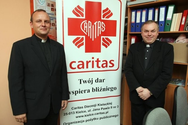 Szefowie Caritasu kieleckiego, księża Stanisław Słowik i Krzysztof Banasik, świętowali ostatnio jubileusz 20-lecia Caritasu.
