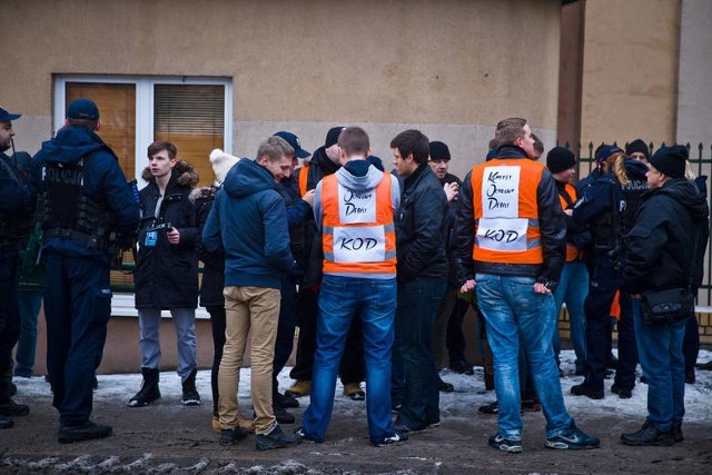 Sąd w oparciu o materiał dowodowy podkreślił, ze członkowie Młodzieży Wszechpolskiej w żaden sposób nie zakłócili manifestacji Komitetu Obrony Demokracji