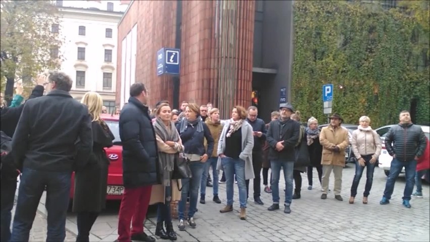 Chcą wina do obiadu. Protest restauratorów [ZDJĘCIA, WIDEO]