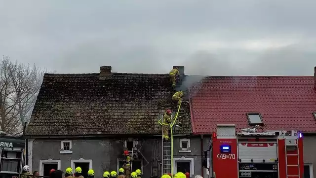 Ogień strawił połowę domu wielorodzinnego w Zapolicach