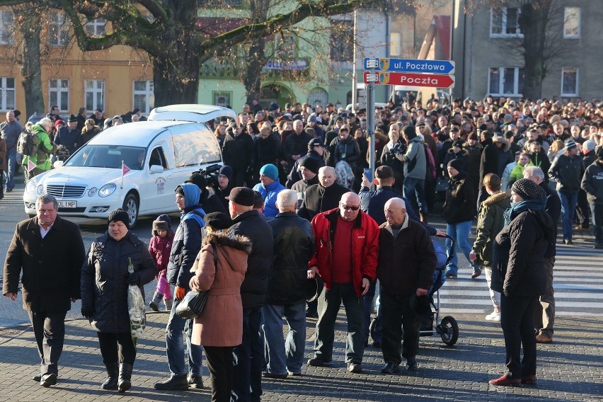 Pogrzeb kierowcy, który zginął w zamachu w Berlinie. Łukasza Urbana żegna ponad tysiąc osób