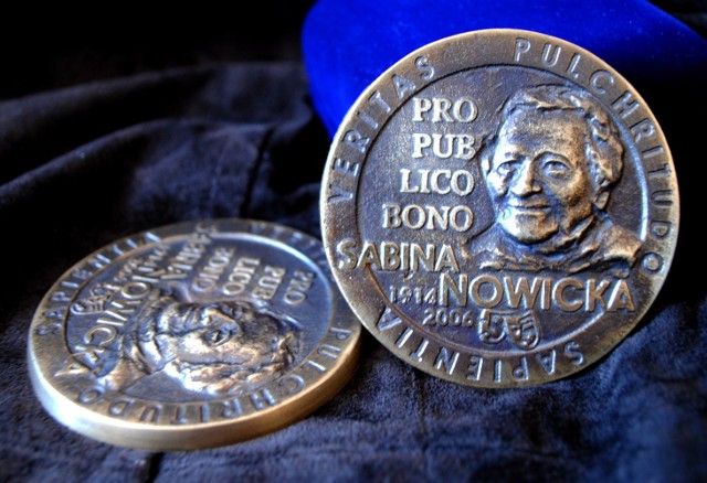 Medale „Pro Publico Bono” im. Sabiny Nowickiej przyznaje dorocznie Towarzystwo Przyjaciół Łodzi