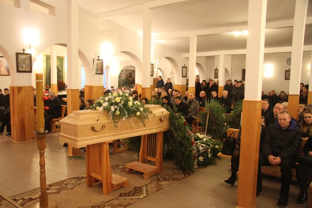 W środę pożegnaliśmy Pawła Przyłudzkiego. Msza pogrzebowa została odprawiona w kościele Świętego Antoniego Padewskiego na osiedlu Dąbrowa w Kielcach.