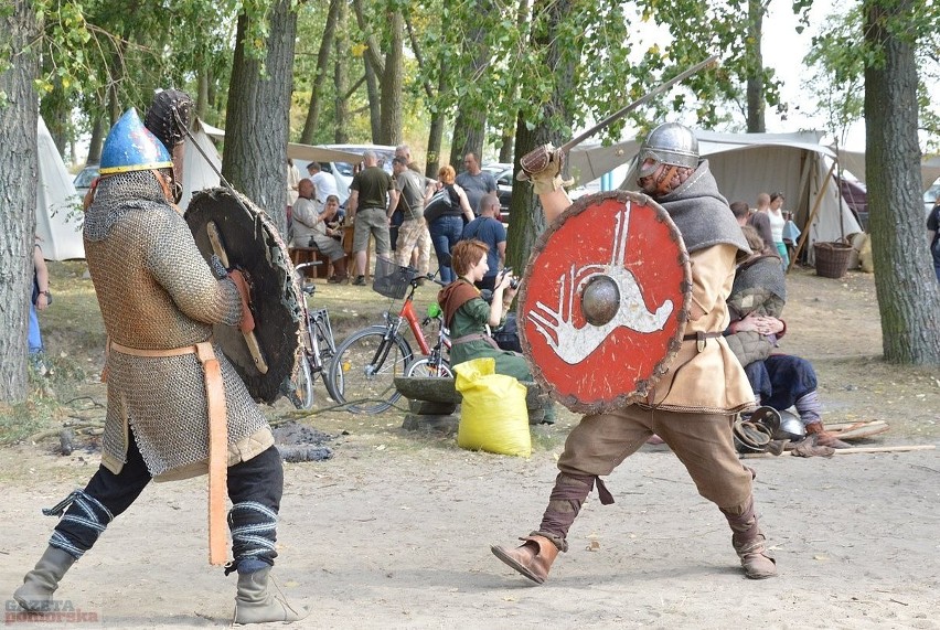 Już po raz czwarty nad jeziorem Kikolskim zebrali się...