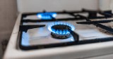 Jak sprytnie wyczyścić kuchenkę gazową? Poznaj najlepsze domowe triki. Spraw, żeby płyta gazowa w kilka chwil odzyskała blask