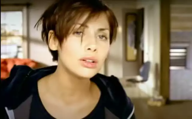 Tak Natalie Imbruglia wyglądała w 2001 roku, podczas kręcenia teledysku do piosenki "Torn".