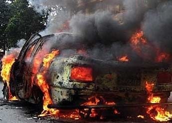 Straż pożarna oszacowała straty po pożarze bmw w Sejnach na dwa tys. zł.