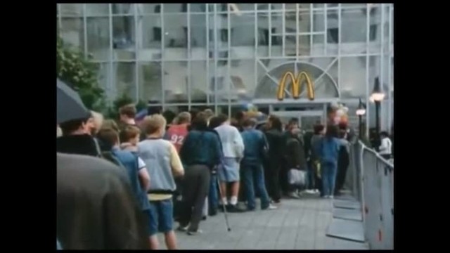 Tak wyglądało otwarcie pierwszego McDonalda w Polsce