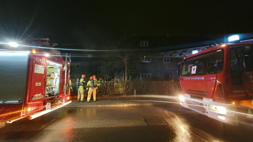 Zgłoszenie pożaru nadeszło o godzinie 1:59 z Wojewódzkiego...