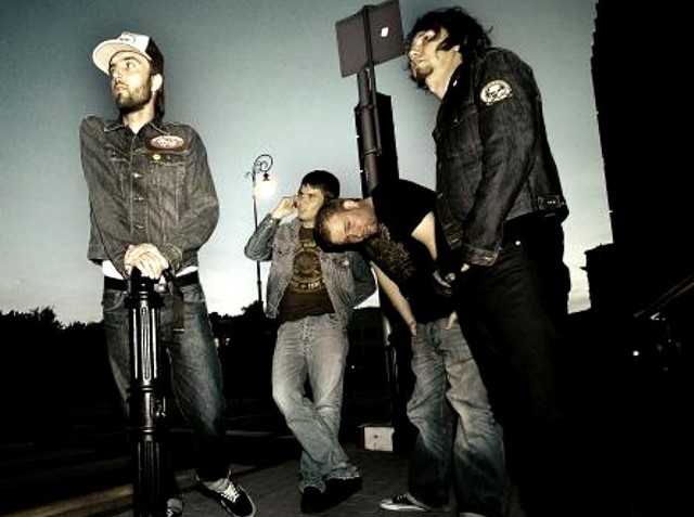 The Black Tapes to warszawska grupa spod znaku brytyjskiego punk rocka i odświeżonego brzmienia rock and rolla.
