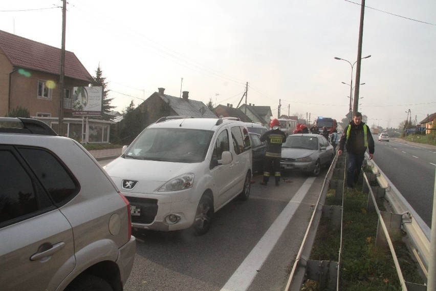 Karambol w Kielcach! Sześć aut uszkodzonych (WIDEO, ZDJĘCIA)