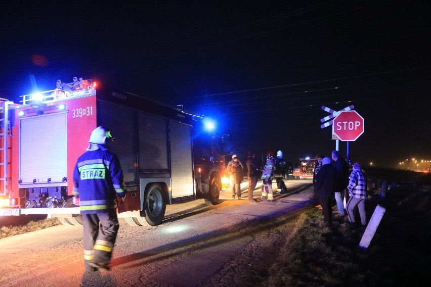 Wypadek Ukraińca na przejeździe kolejowym. Wjechał pod lokomotywę w pobliżu Wrocławia (ZDJĘCIA)