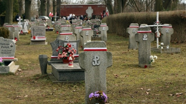 Kwatery 120 i 81A, na których leżą zamordowane ofiary terroru komunistycznego wymagają od lat remontu. Obecna forma kompletnie nie wypełnia powagi tego wyjątkowego w skali kraju miejsca.