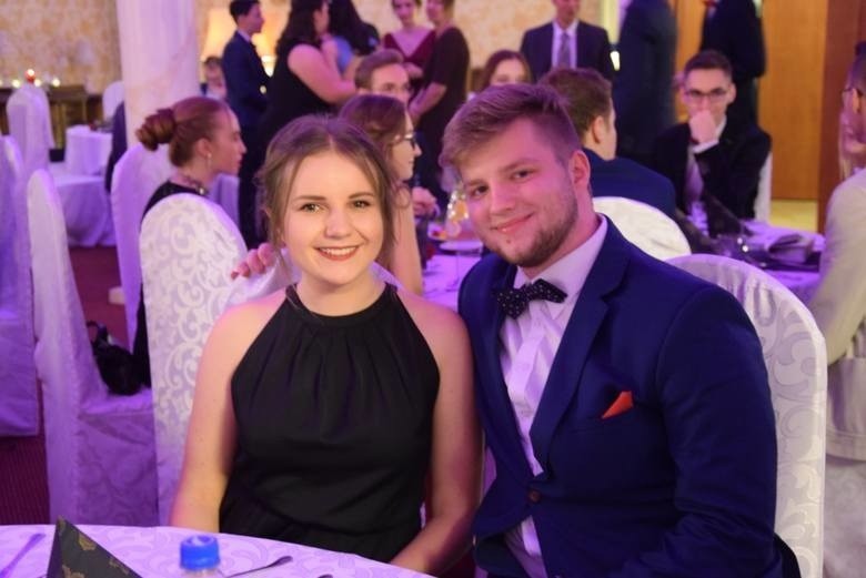 Najpiękniejsze pary na studniówkach 2019 w Małopolsce [ZDJĘCIA]