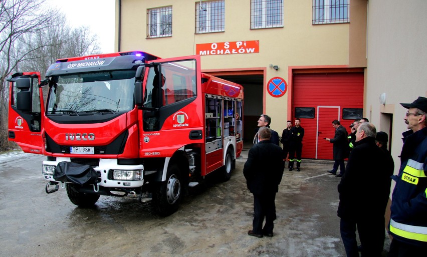 Ochotnicza Straż Pożarna w Michałowie otrzymała nowoczesne auto. Symboliczne przekazanie było 12 lutego [ZDJĘCIA]
