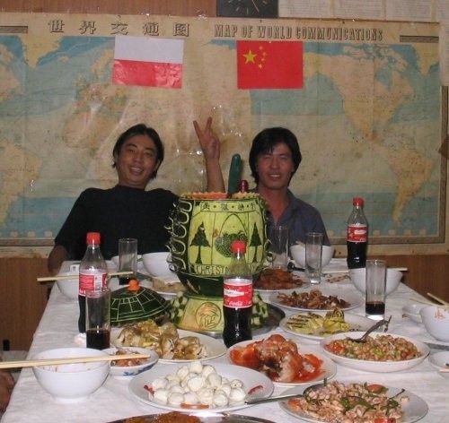 Chińczycy przy wigilijnym stole.